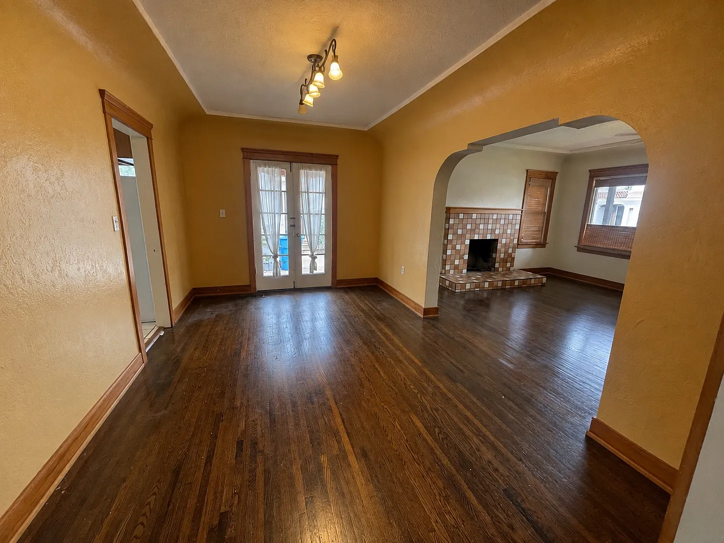 3 bed, 1384 sqft, $4,200 — Photo 3