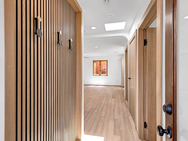 1138 1/2 Poinsettia Pl — Photo 16