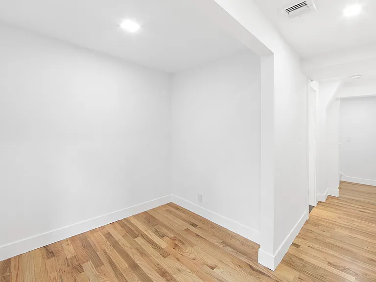 215 E 59th St #CHR — Photo 23