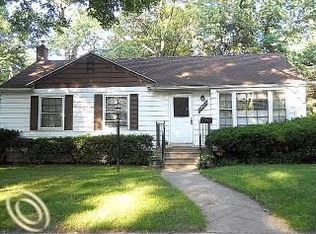 24050 Manistee Ave, Oak Park, MI 48237