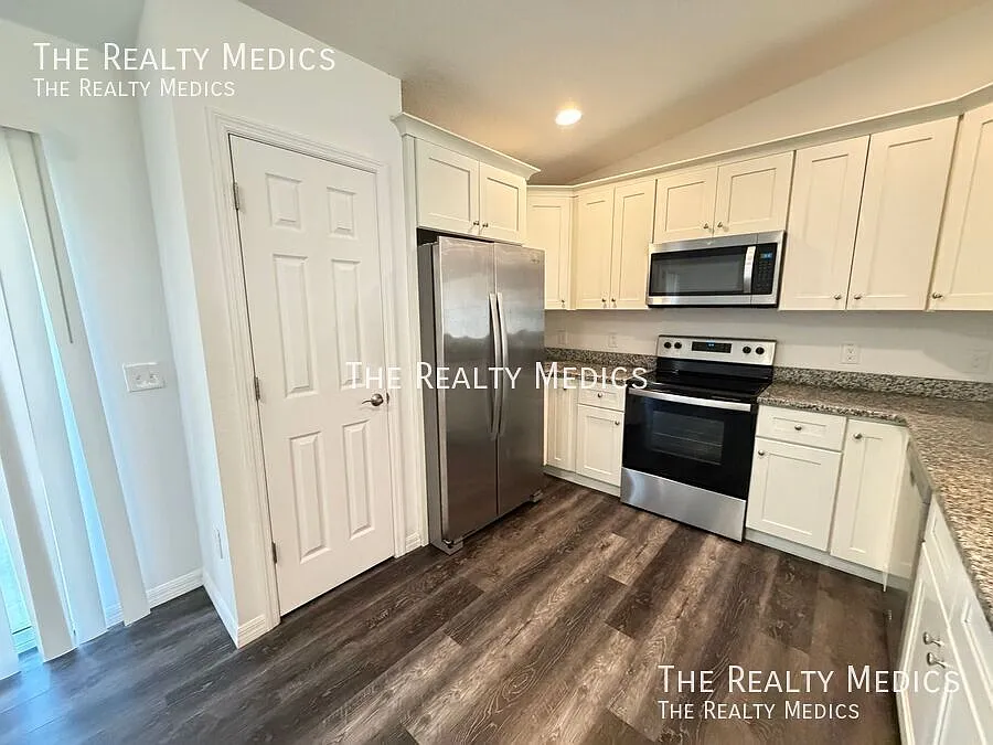 !Price Drop! Gorgeous 3 Bedroom, 2 Bathroom Home In Ocala!! — Photo 4