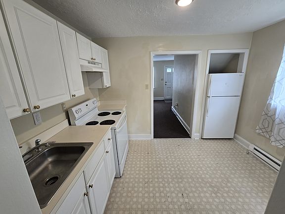 4th image of 324 Woodstock Ln