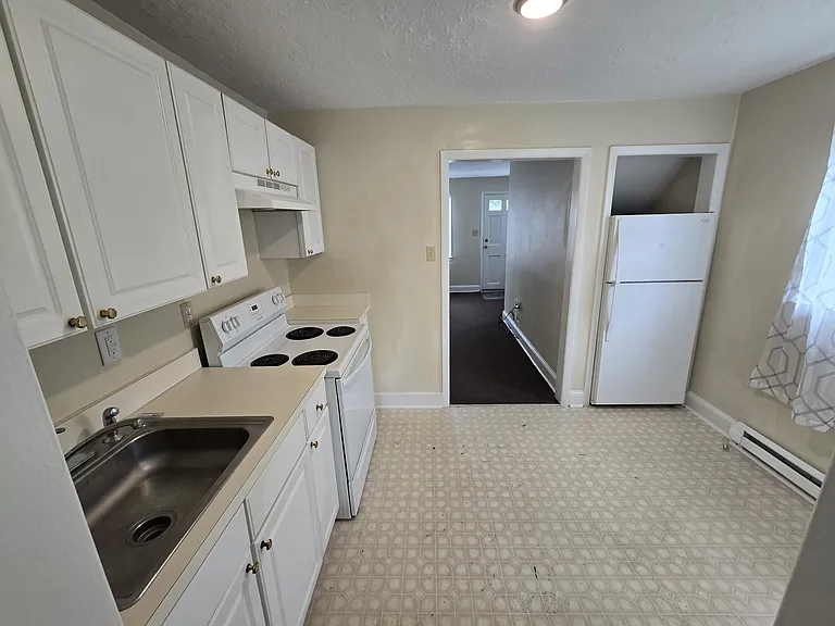 324 Woodstock Ln — Photo 4