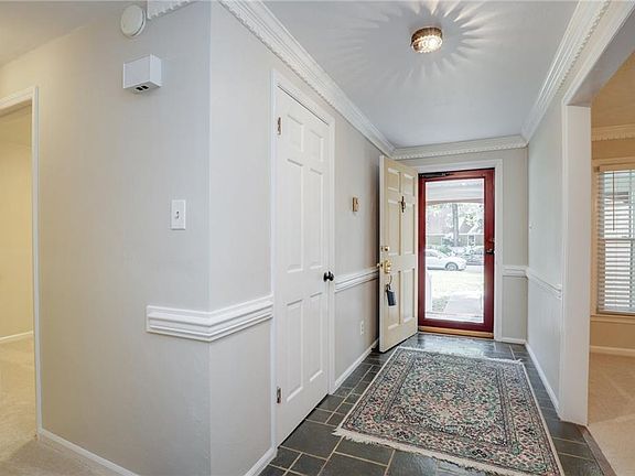 3rd image of 300 Woodberry Dr
