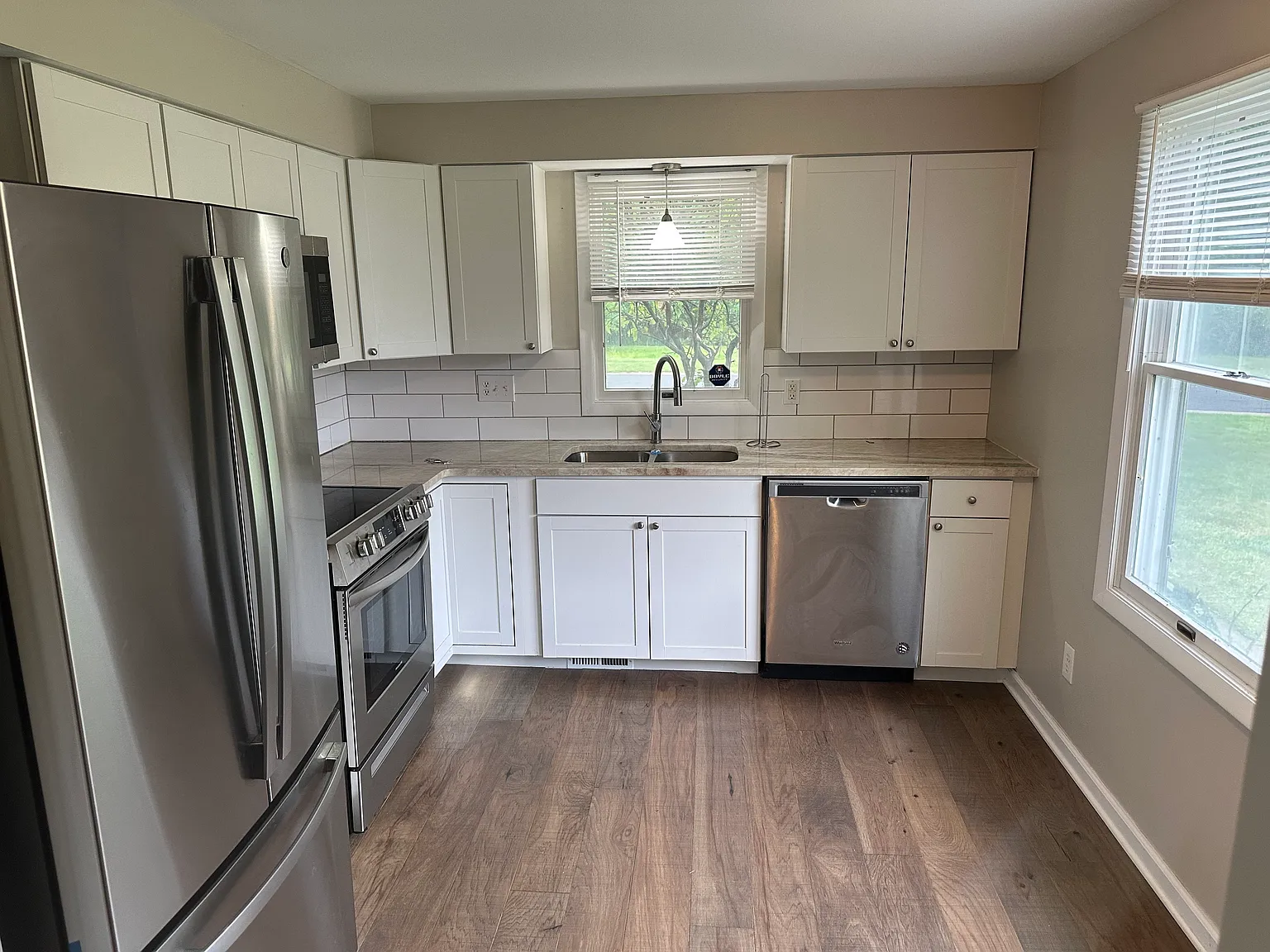 2 bed, 1.5 bath, 1126 sqft, $2,100 — Photo 3