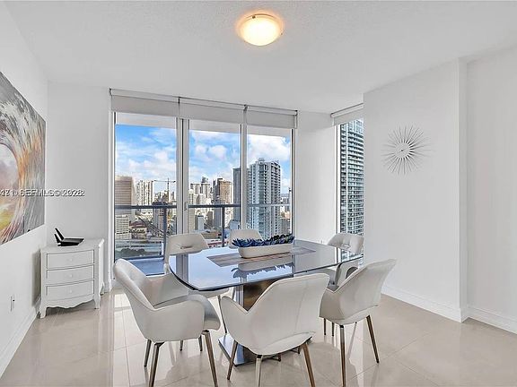 3rd image of 185 SW 7th St APT 3611