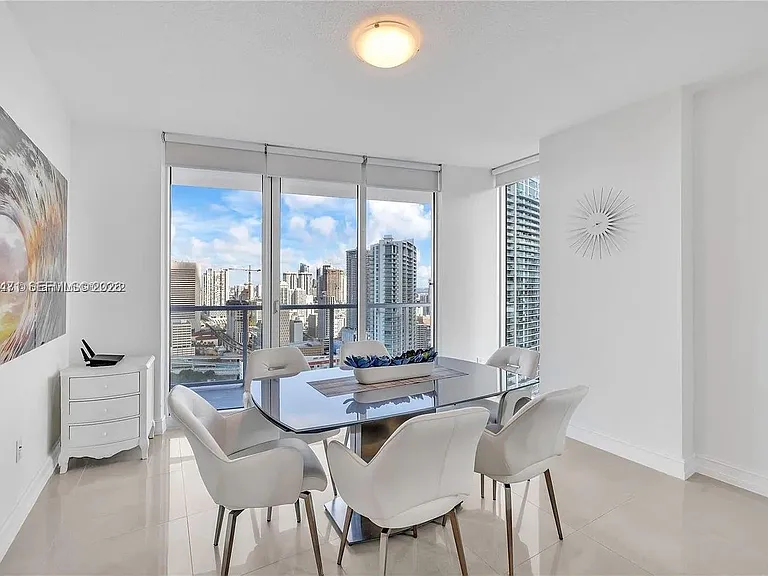 185 SW 7th St #3611 — Photo 3