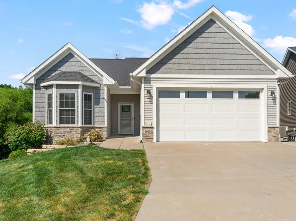 1600 Irish Woods Cir, Davenport, IA 52807