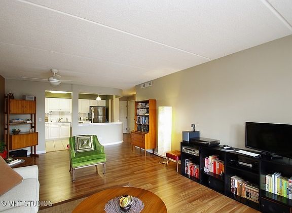 5th image of 3950 W Bryn Mawr Ave APT 301