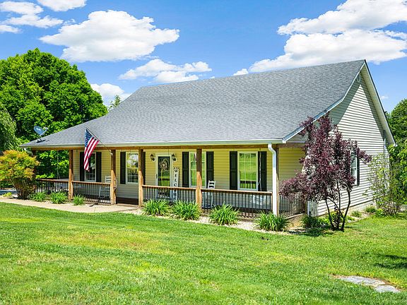 3rd image of 305 Lone Oak Rd