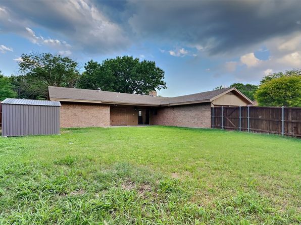 108 Meadowcrest Dr, Desoto, TX 75115