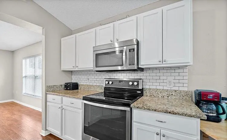 4726 Four Lakes Dr — Photo 2