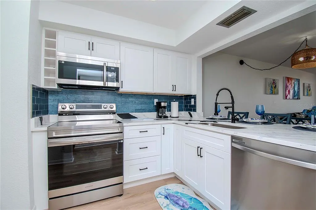 1 bed, 1.5 bath, 780 sqft, $4,500 — Photo 3