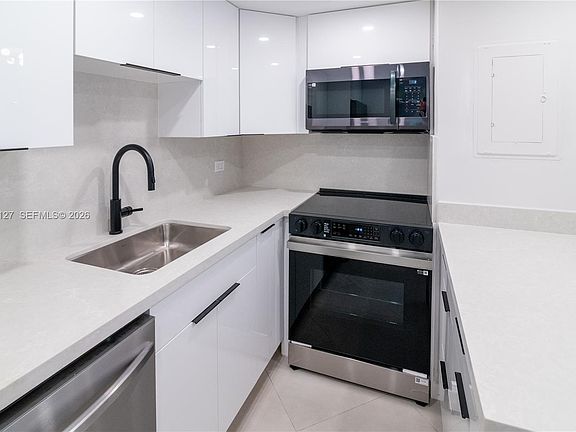 3rd image of 825 Brickell Bay Dr APT 1448
