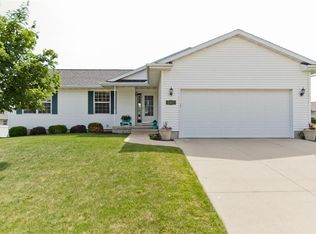 660 Meadow Ridge Blvd, Marion, IA 52302