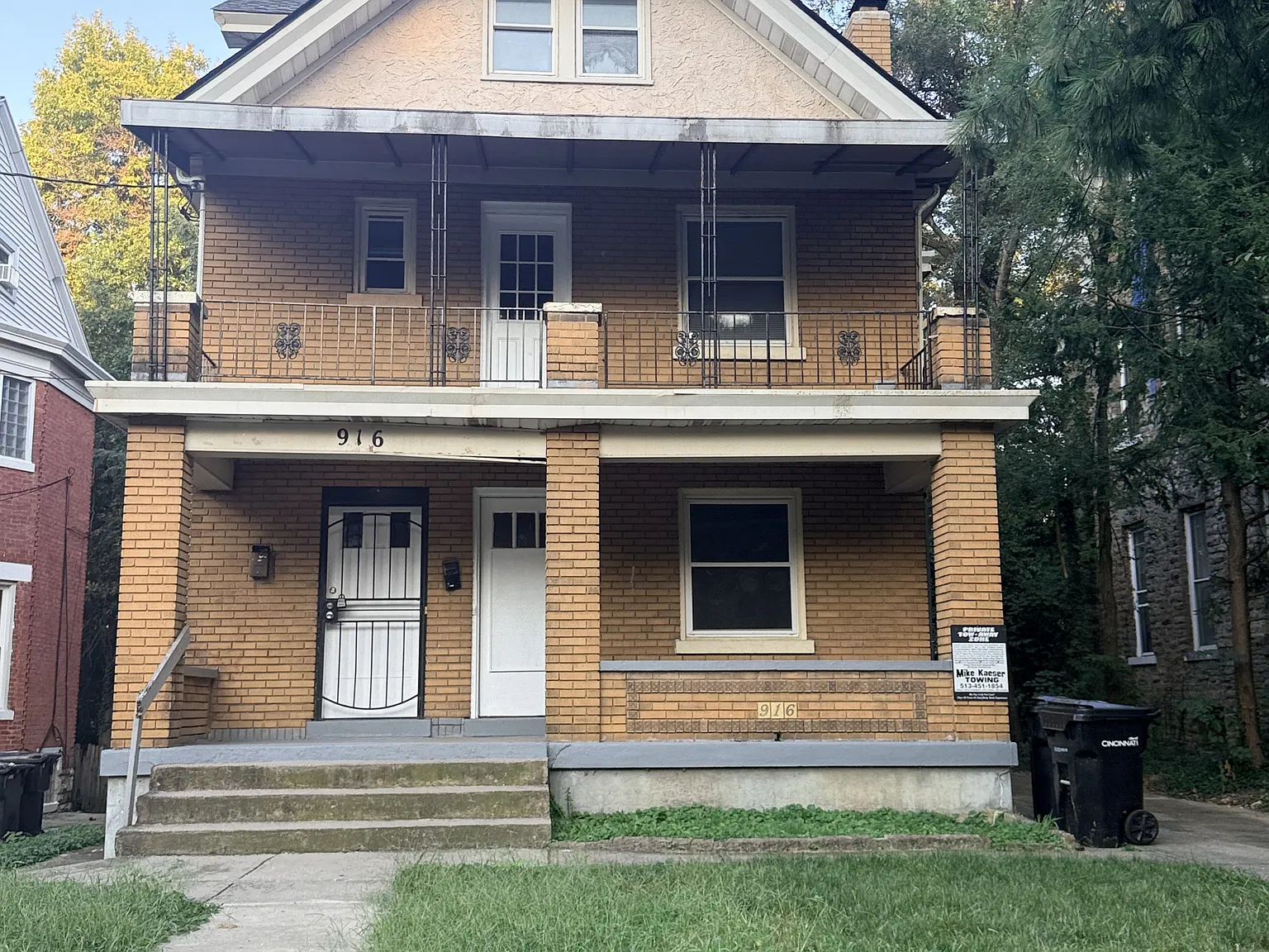 916 Elberon Ave — Photo 1