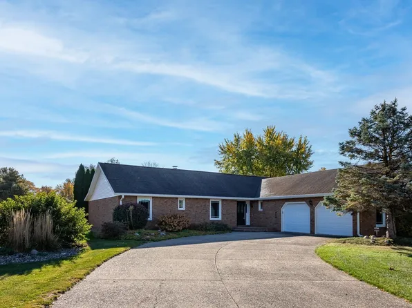 2 Cypress Point, Pekin, IL 61554