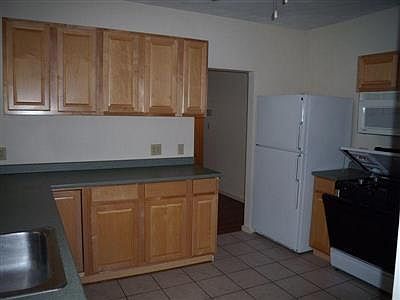 2nd image of 35 Dearborn St