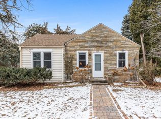 101 Kenwood Dr E, Maplewood, MN 55117