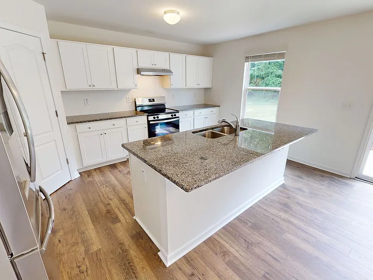 517 Phoenix Ln — Photo 6