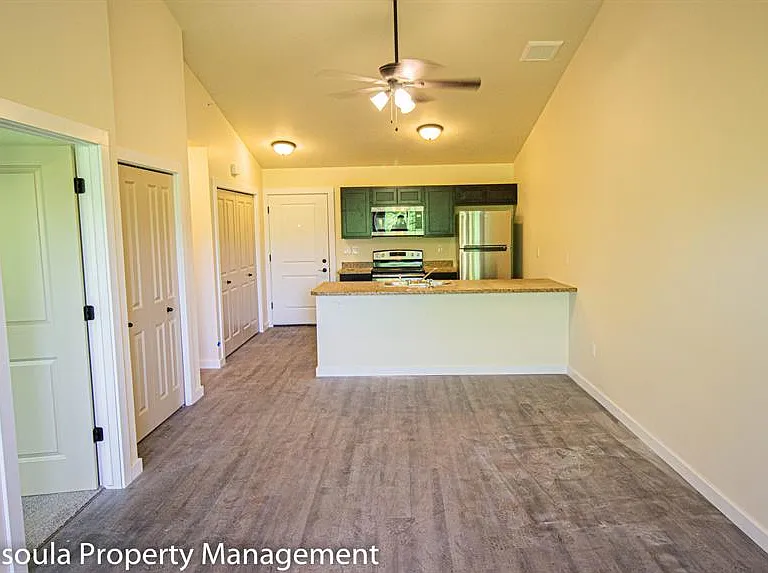 American Way Apartments — Photo 7