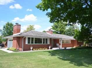 1539 Southlawn Pl, Aurora, IL 60506