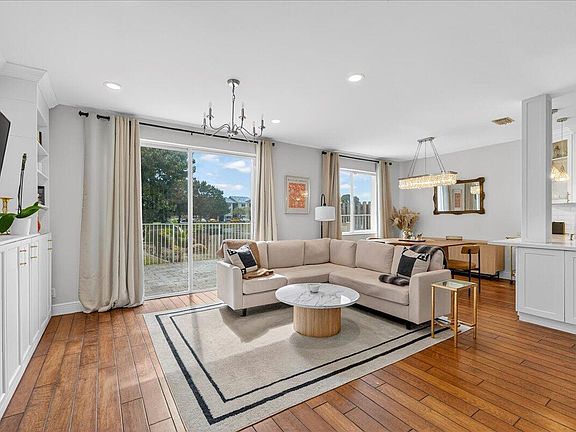 3rd image of 3544 Lakewood Place