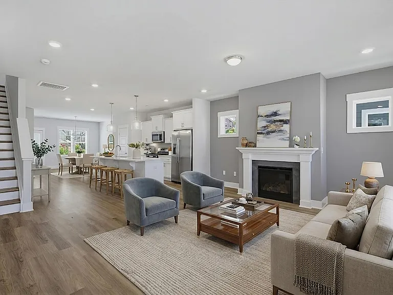 682 Vine Pkwy — Photo 2