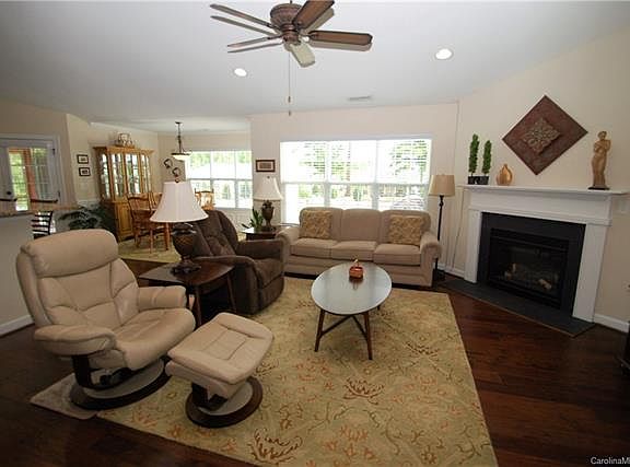 5th image of 2122 London Ln