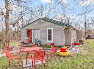 10039 Dassel Rd, Mineral Point, MO 63660