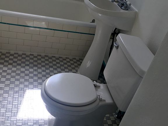 4th image of 132 Lewis St #0