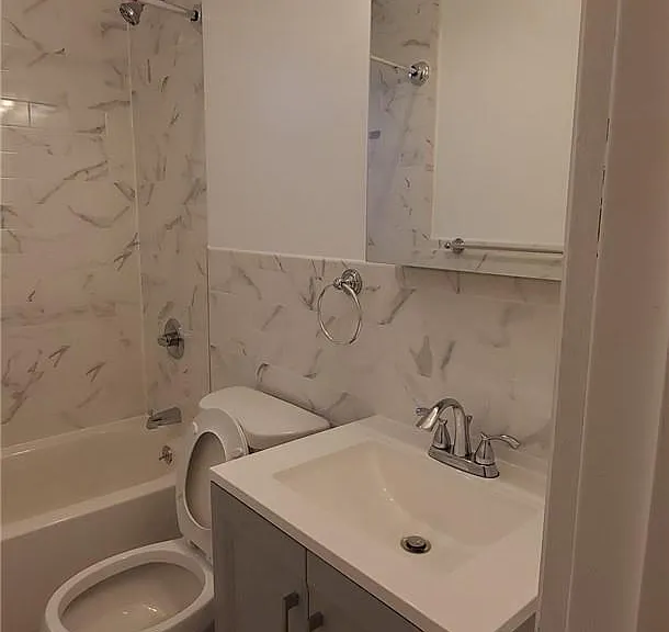 254 Martine Ave #1C — Photo 3