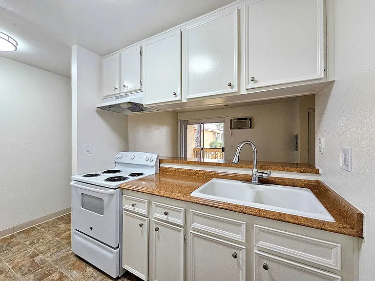 Lake Meadows Apartments — Photo 16
