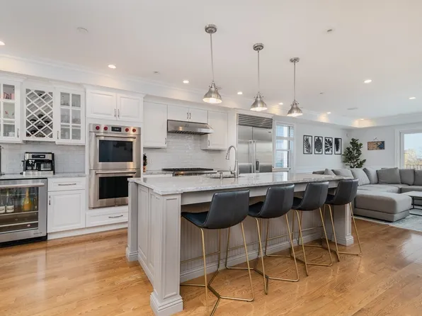 328 W 3rd St #2, Boston, MA 02127