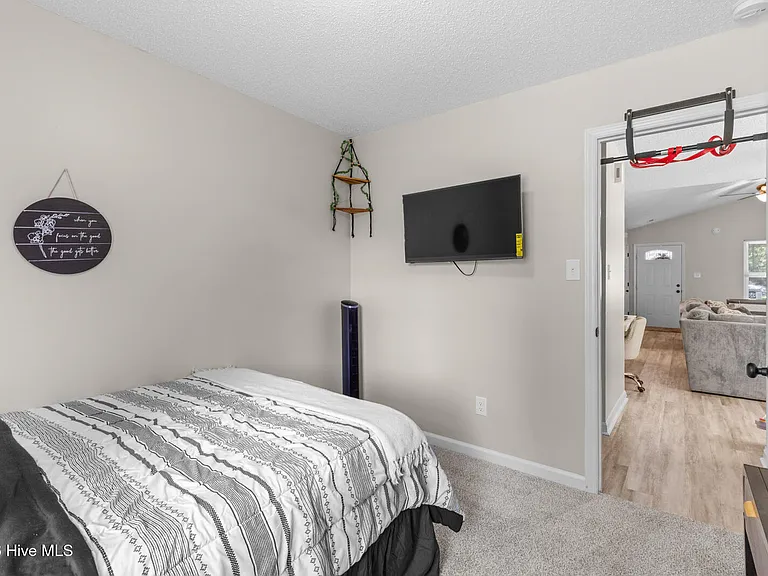 211 Clydesdale Ct — Photo 23