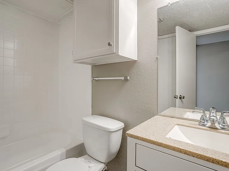 Watergate Apartments — Photo 14