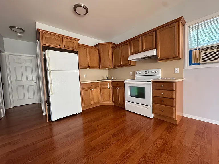 2133 Jackson Ave — Photo 3