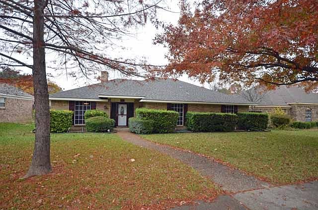 1st image of 3303 Lemmontree Ln