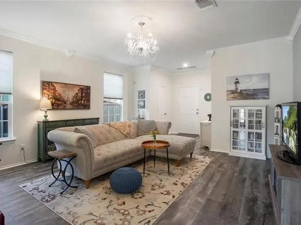 125 Holstein St, Hutto, TX 78634