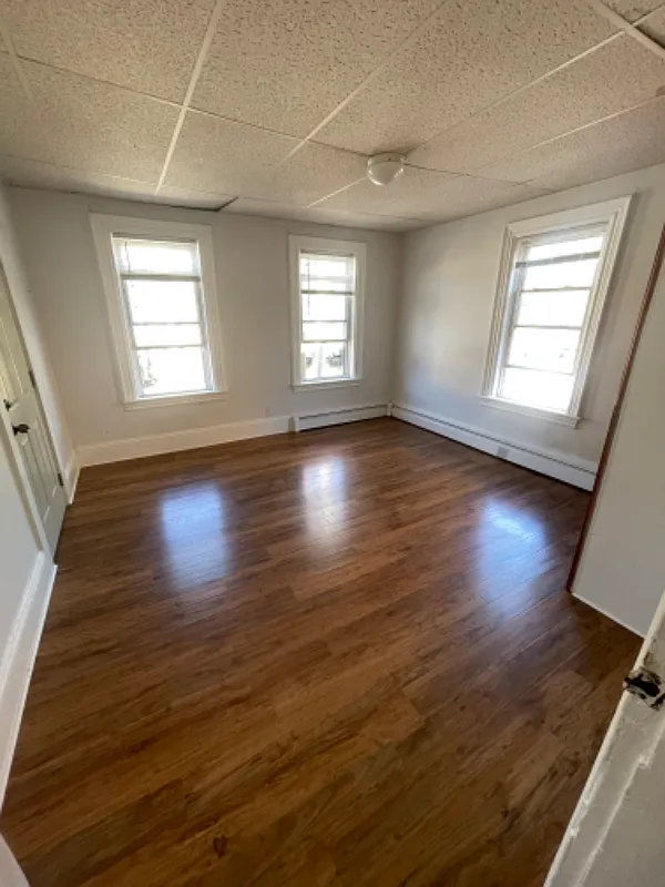 2-Bedroom Apartment with In-Unit Laundry | 86 Oak St, Lawrence — Photo 3
