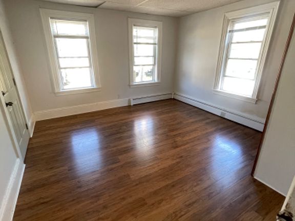3rd image of 86 Oak St Floor 2