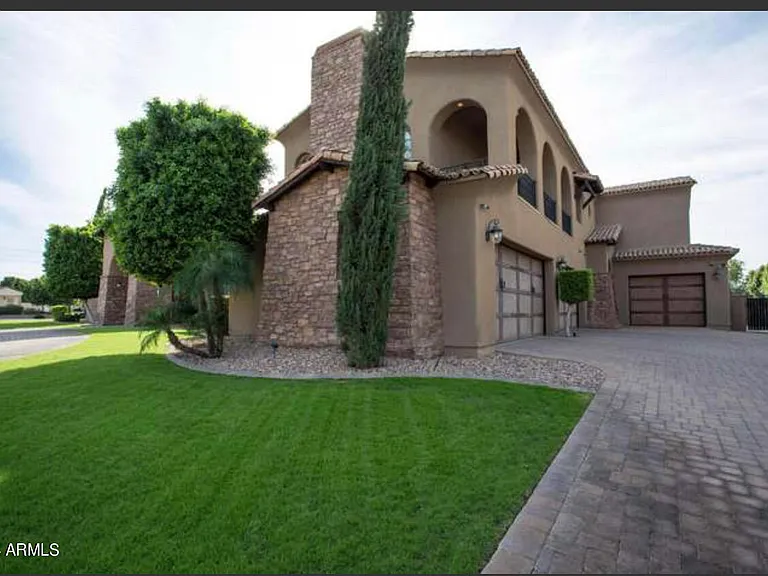 3539 E Presidio Cir — Photo 31