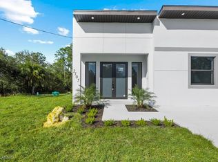 2105 E 11th St, Lehigh Acres, FL 33936
