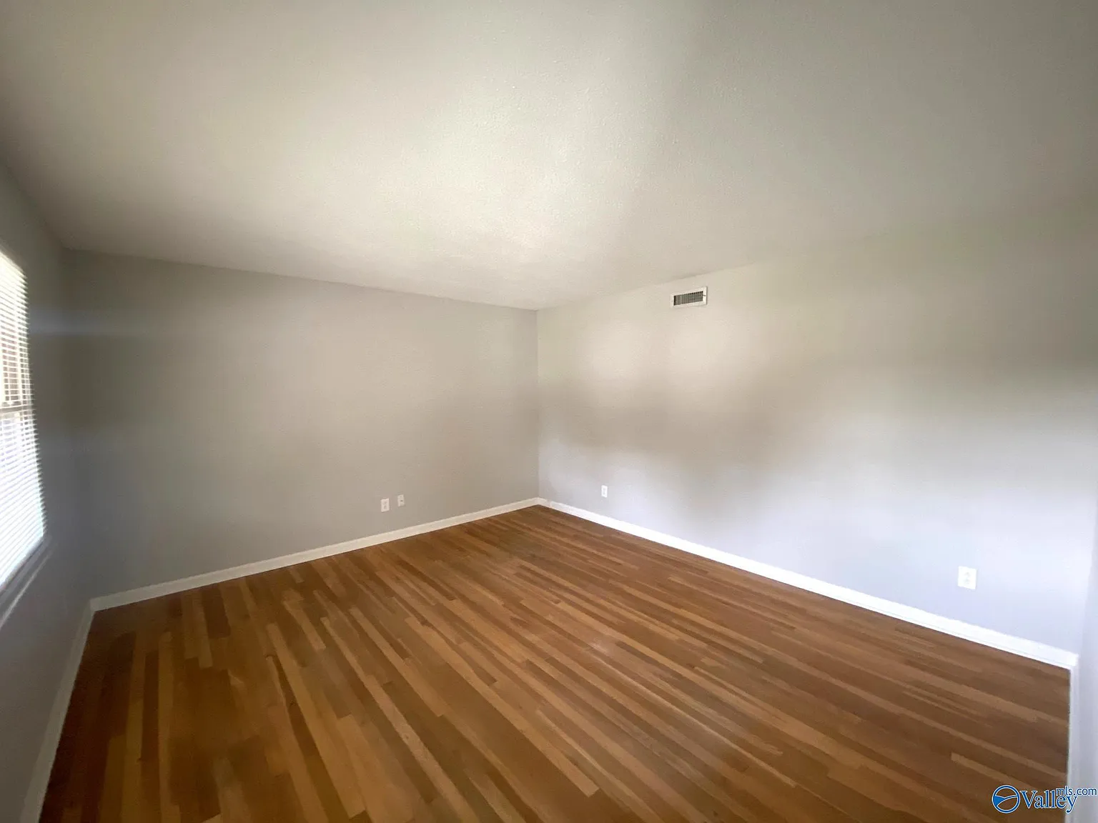 4 bed, 2.0 bath, 1801 sqft, $1,700 — Photo 3
