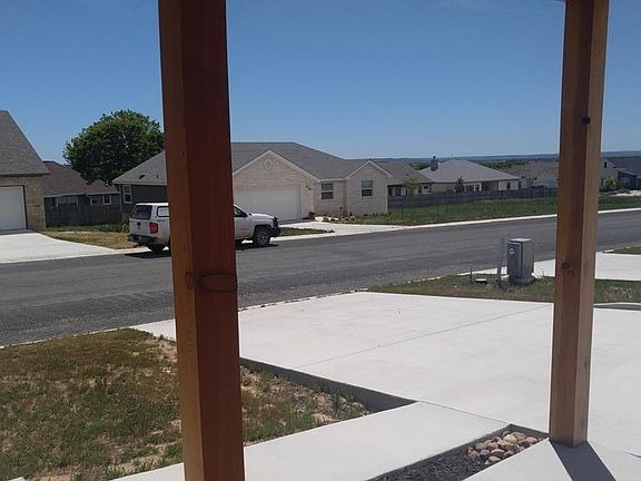 4th image of 714 Emory Dr