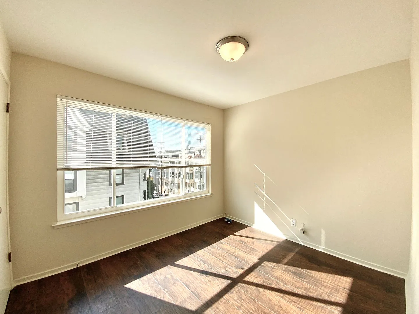 2br/2ba! On-Site Laundry! Stunning Roof Deck! Elevator! — Photo 4