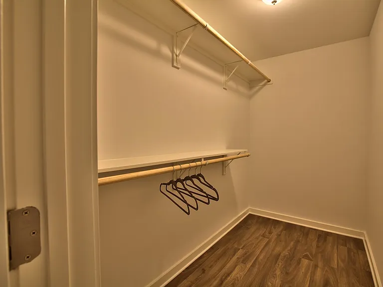 924 E 51st St #106 — Photo 34