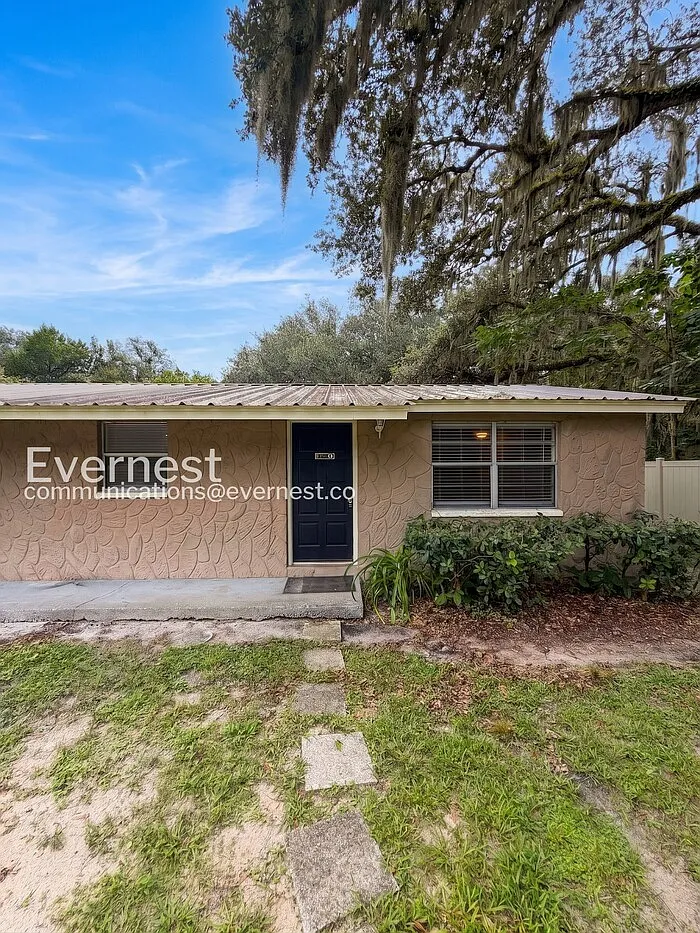 2 bed, 1.0 bath, 720 sqft, $1,095 — Photo 1