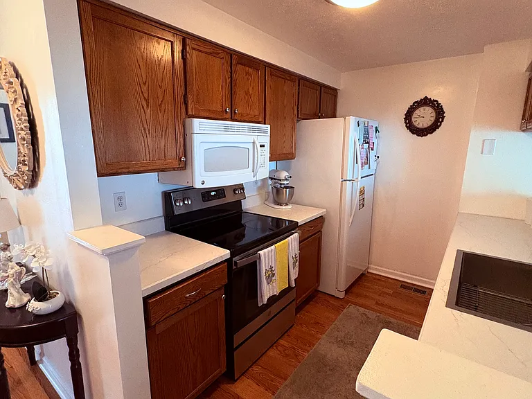2806 Drake Ct — Photo 2