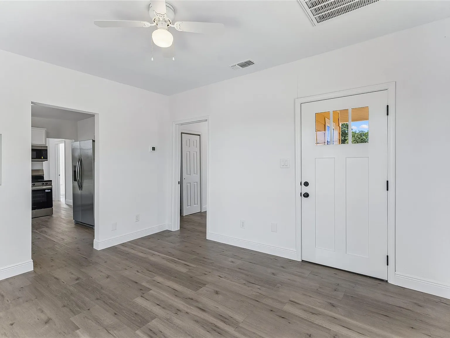 3 bed, 1.0 bath, 901 sqft, $1,750 — Photo 4